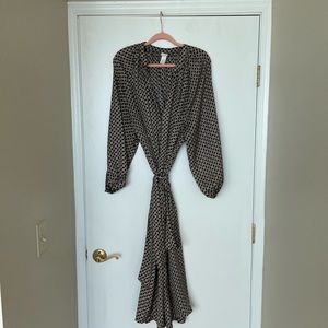 Plus size dress with belt